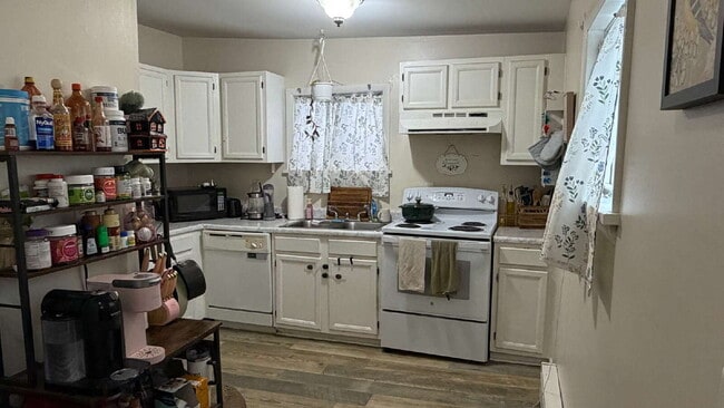 Photo - Available January 2026! 1 Bedroom, Main Street Macedon Unit Upper Back