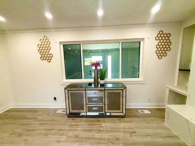 Photo - 303 S Promenade Blvd