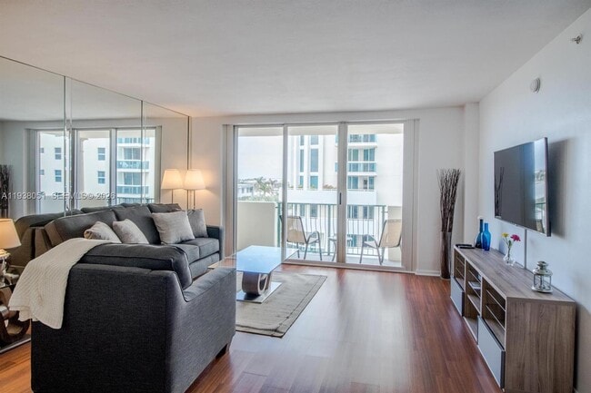 Building Photo - 9195 Collins Ave Unit 611