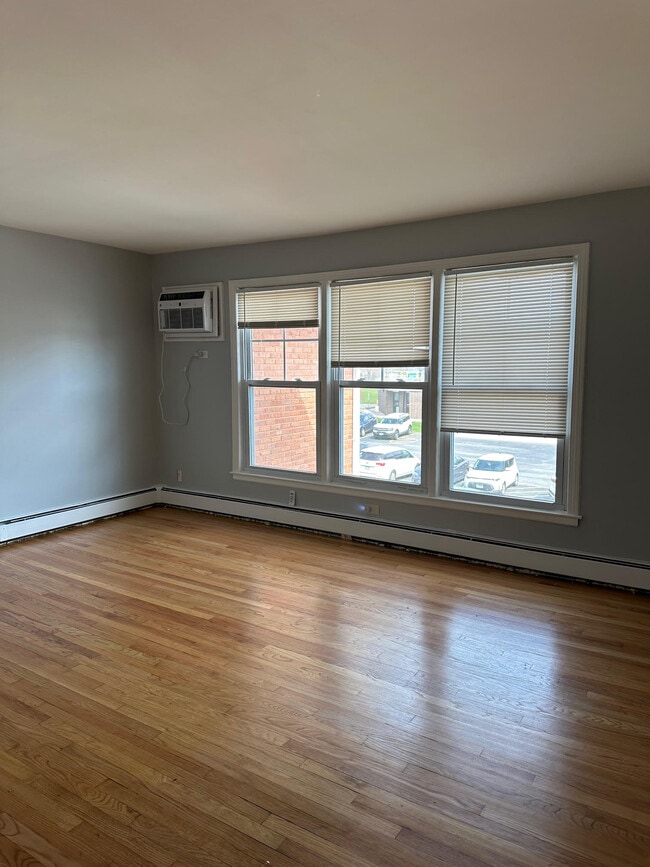 622 N Lincoln Ave Unit ONE BEDROOM - 204