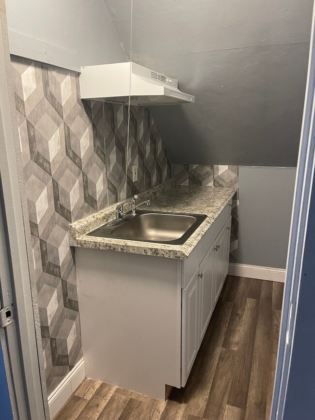 Building Photo - 10 Huron St