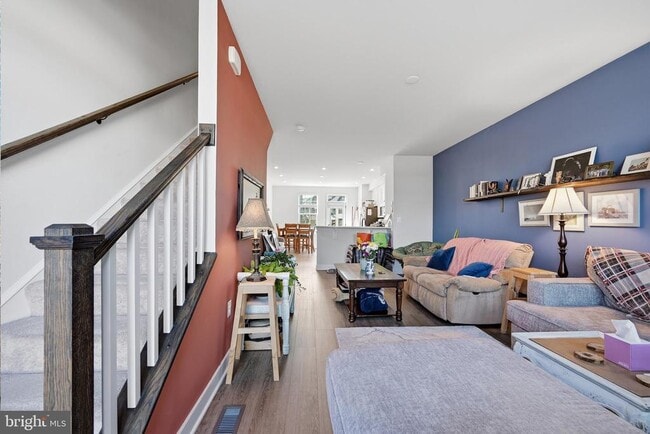 Photo - 2027 Track Cir