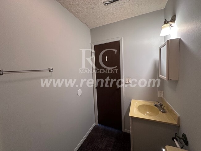 Photo - 1404 Main-E