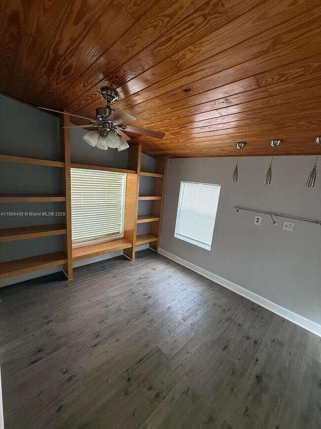 Photo - 830 NE 58th Ct