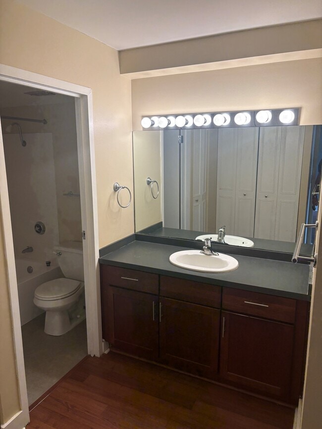 Photo - 600 E 8th St Unidad Metropolitan Condominiums 7N