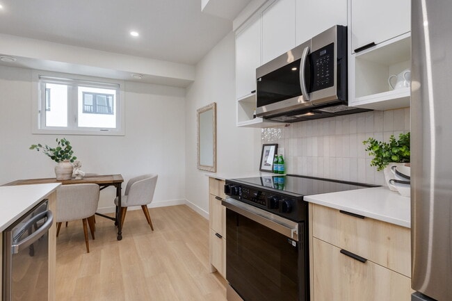 Photo - Calgary Pet Friendly Townhouse in Killarney Unit 2