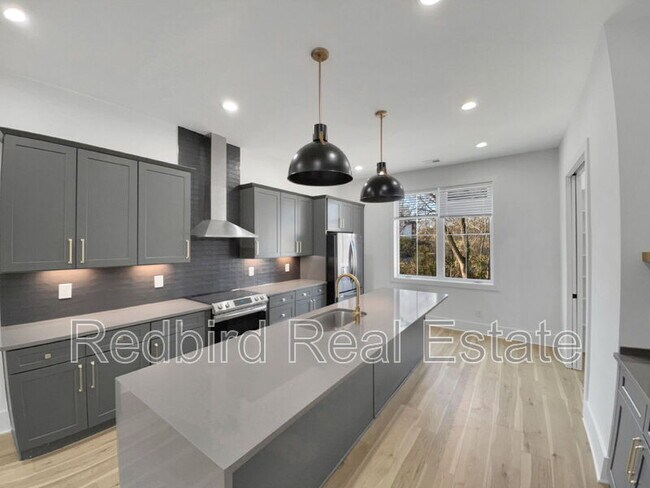 Photo - 2048 McKinley St