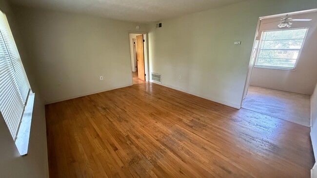 Building Photo - 1107 Silverton Ct Unit 4