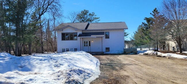 Large Cul-de-sac Home - Large Cul-de-sac Home