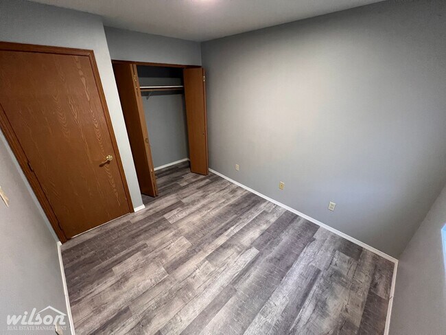 Photo - PRICE DROP ! Spacious 3 Bed / 2 Bath Home ...