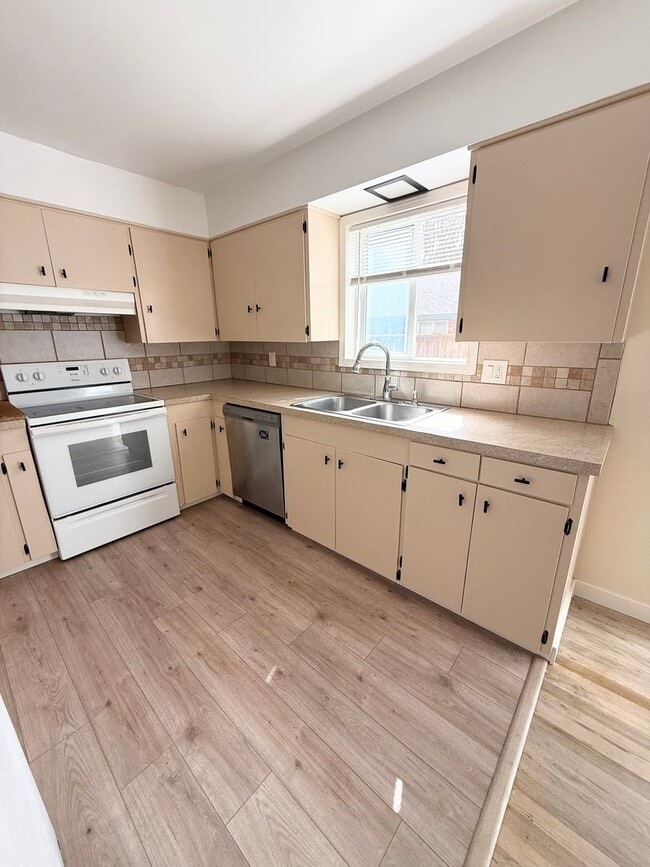 529 NE 113th Ave