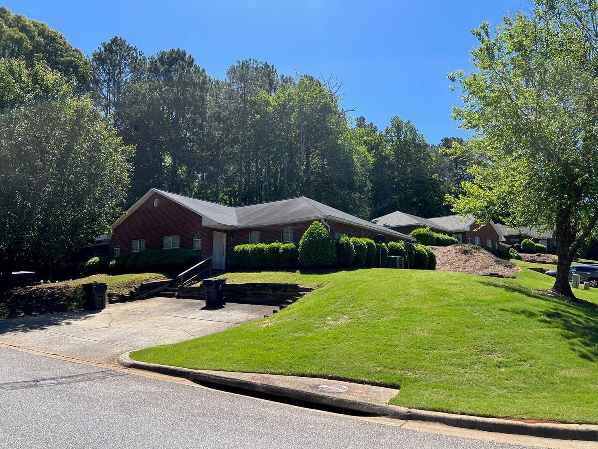 Photo - 3 Bedroom Duplex Available for Fall 2026!