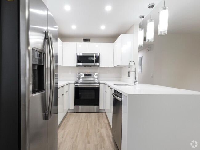 Building Photo - 725 Burgundy P Rental
