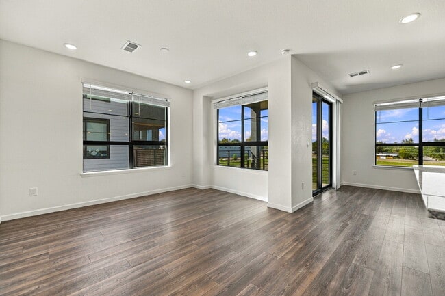 Building Photo - $2,450.00 2 bed, 2.5 bath located in Denver with Central AC, and In Unit #3