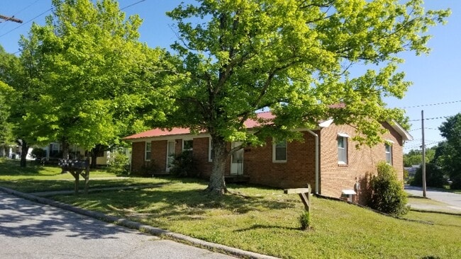 Building Photo - 301 Culbreth Ave