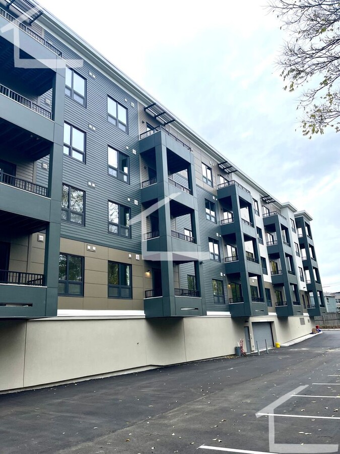 Photo - 2BR 1.5Bth unit. Convenient location! Easy access to Rt.1, I-95.  Laundry in Unit!