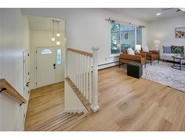 Photo - 565 Transit Ave
