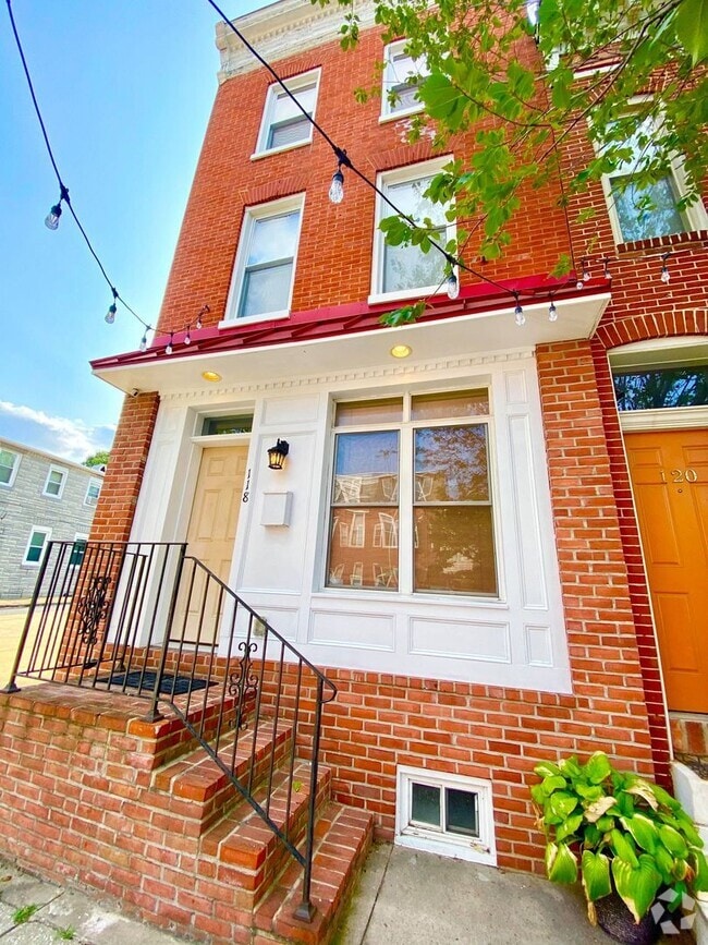 Building Photo - Stunning End-of-Group 3bed/3.5ba Patterson... Rental