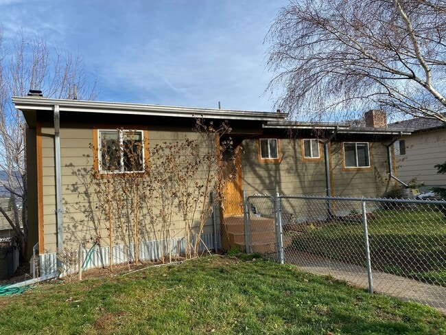 705 W 13th St