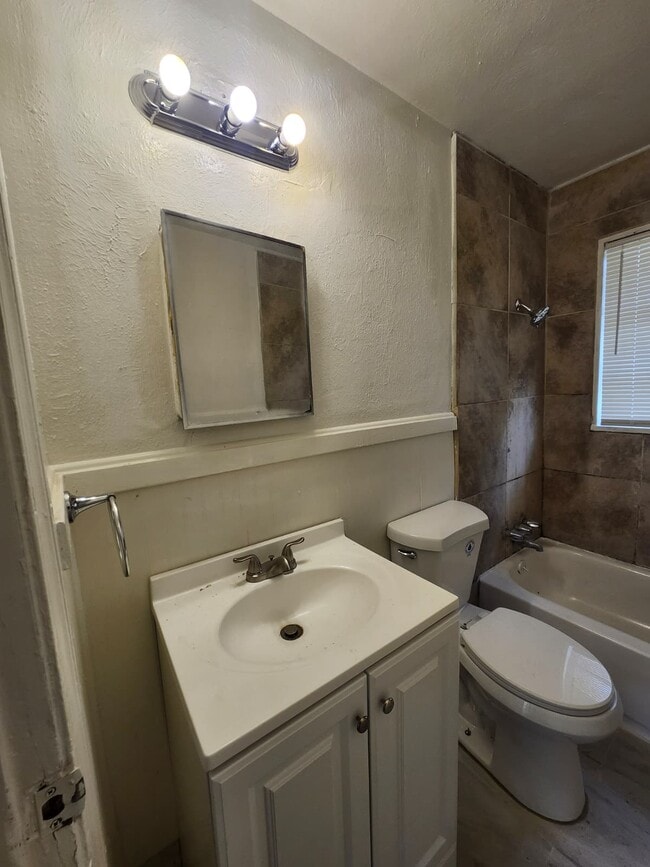 Photo - 2632 Shannon St