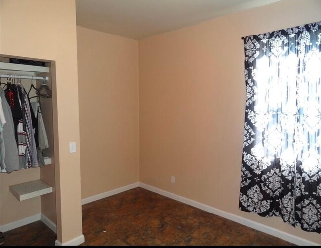 Photo - 298 Bernard St Unit Lower