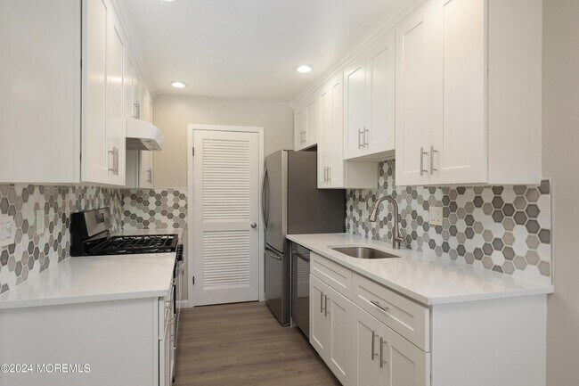2 Elizabeth Ct