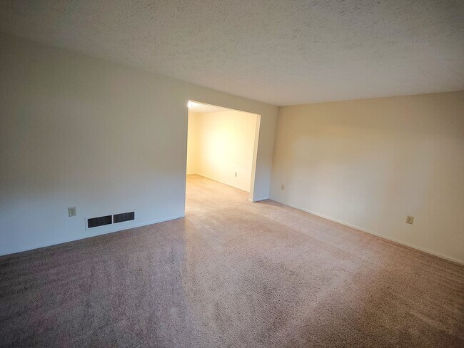 Photo - *Well-Maintained 3BD/1.5BA Townhouse Available in Whitehall*