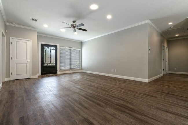 Photo - * MOVE IN 2028 * 6 Bed 4 Bath Home, Walk to TCU Campus, FREE Monthly Housekeeping