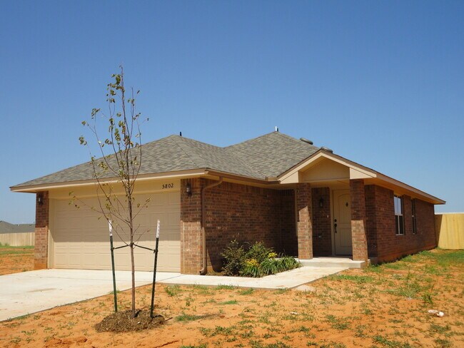 Photo - 3 bedroom, 2 bathroom, 2 car garage Mustan...
