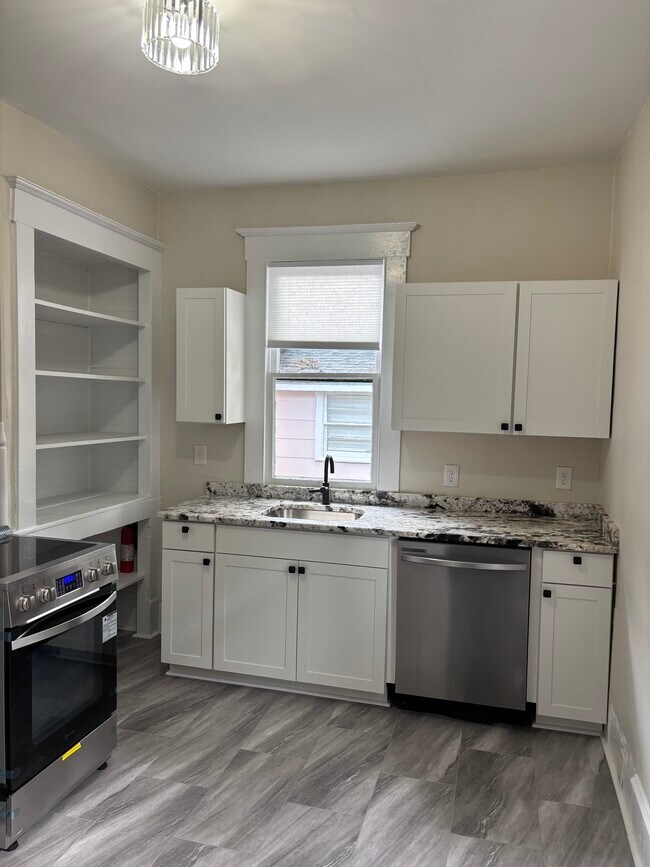 Photo - 1904 Perry Ave