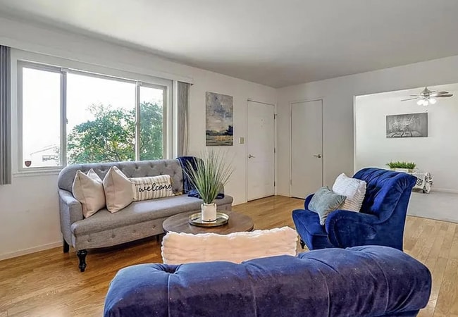 Photo - 632 Shaddick Dr