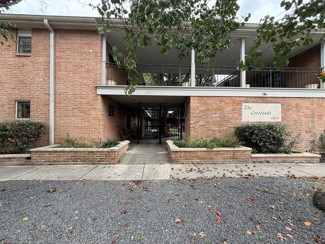 Building Photo - 1801 Cortlandt St Unit 16