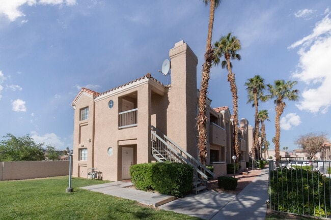 Building Photo - CENTRAL 2 BED, 2 BATH CONDO BLOCKS FROM UNLV
