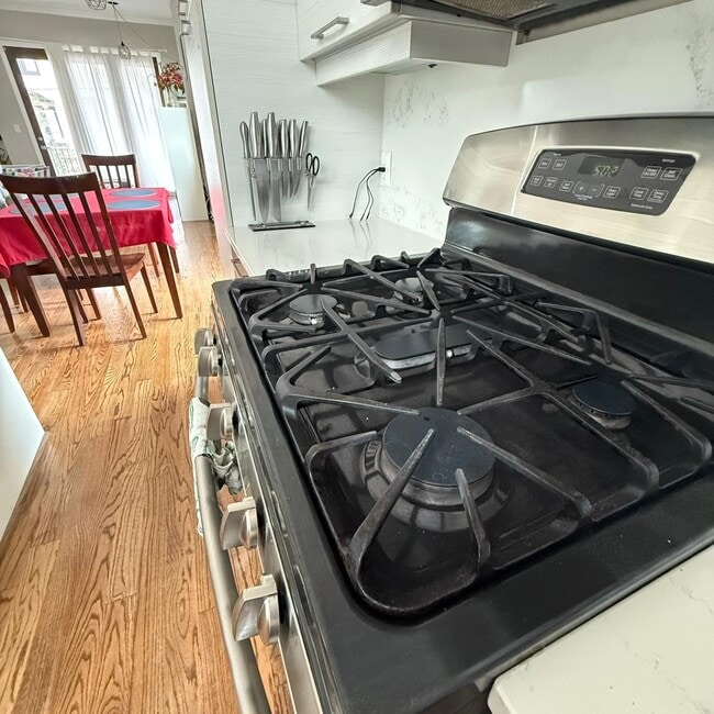 Building Photo - 1224 Summer St