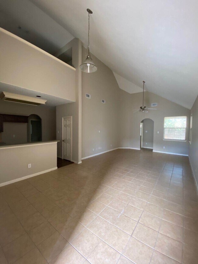 Photo - 818 Forest Fir