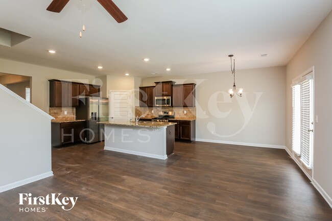 Photo - 2102 Massey Ln