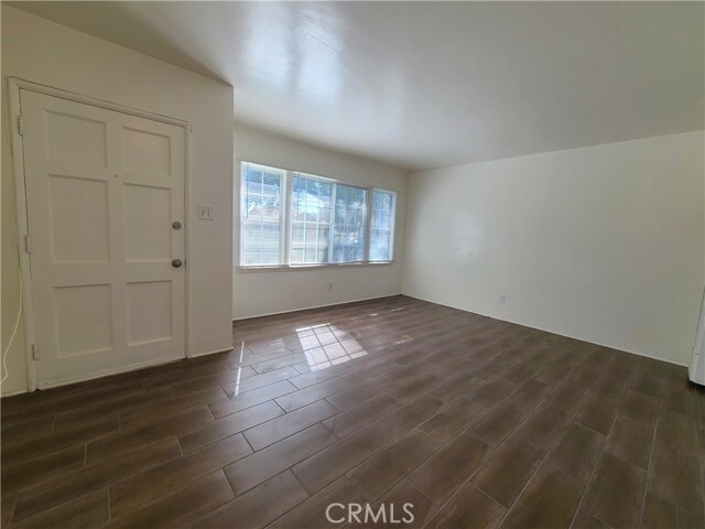 Photo - 686 Courtland Dr W