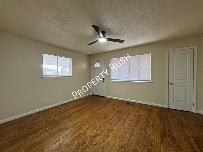 Photo - 1017 N Larchmont Dr Unit B