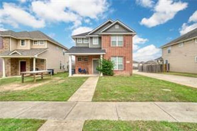 Building Photo - 4103 McFarland Dr