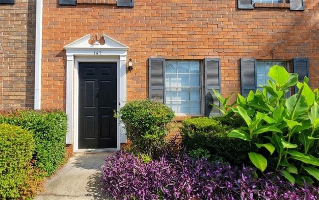Photo - 147 Northdale Pl