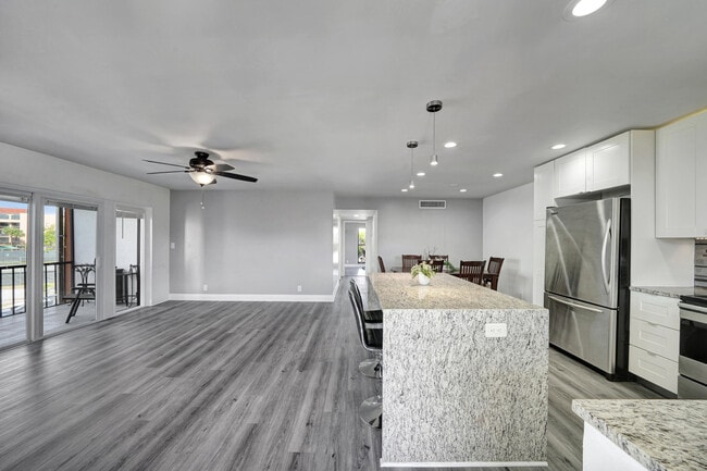 Building Photo - 516 Osprey Dr Unit 16c