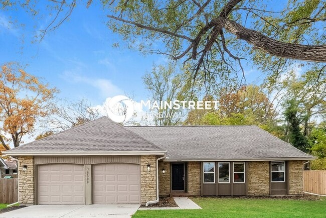Building Photo - 4 Bedroom Pet-Friendly Home in Overland Park, KS with Main Street Renewal