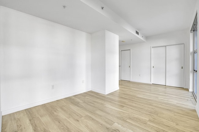 Photo - 175 W St James St Unit BT3292QA