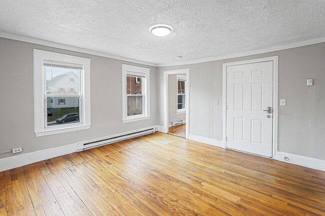 Building Photo - 250 Pleasant St Unit 2 Rental