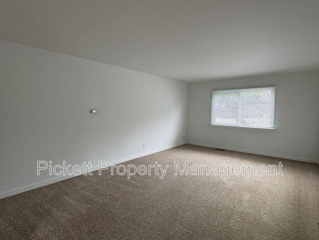 Photo - 17900 Noll Rd NE