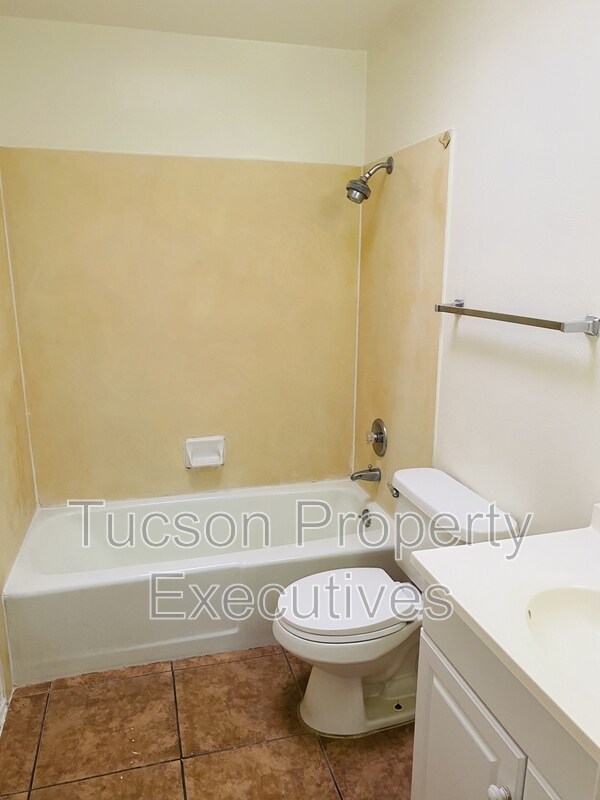 Photo - 4225 E Lee St