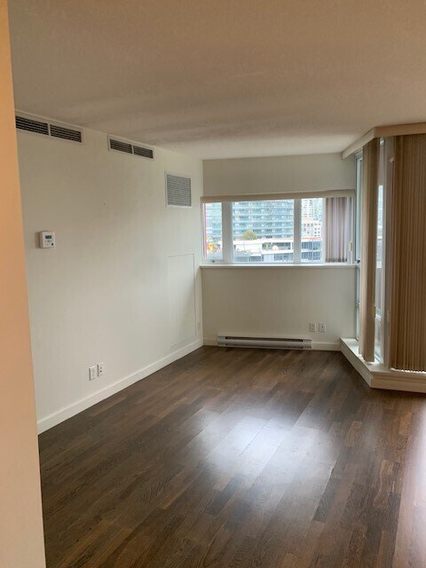 Photo - 2501-918 Cooperage Way Unit 2501