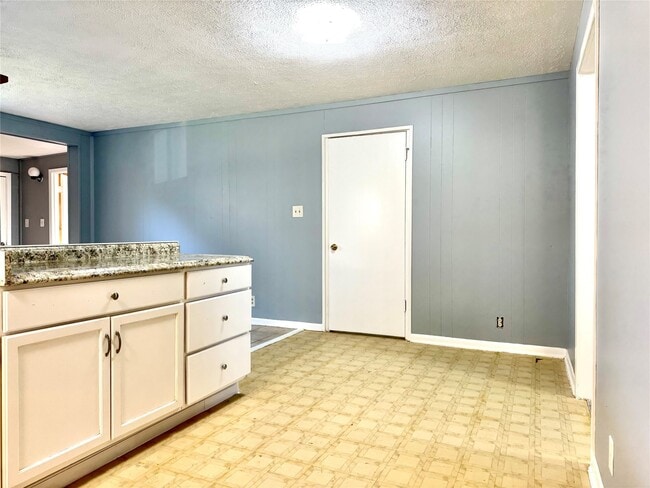 Photo - 425 E Park Dr