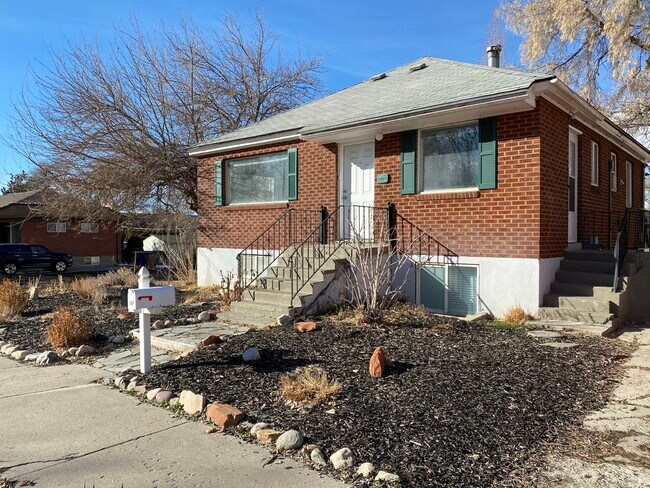 Photo - 1147 E Blaine Ave Unit Rear