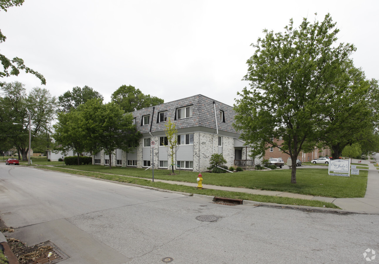 Photo - One Jake's Place Apartments